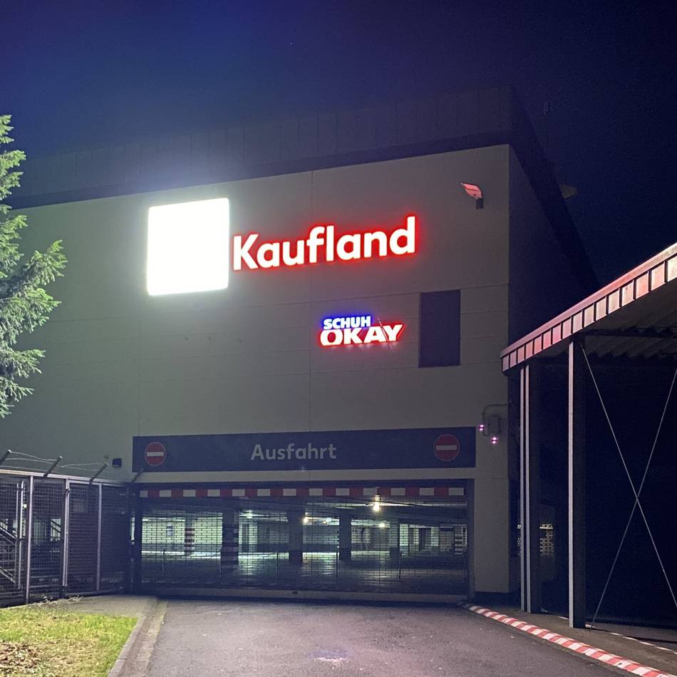 Nach Straßenparty in Geldern: Auto im Kaufland-Parkhaus eingeschlossen