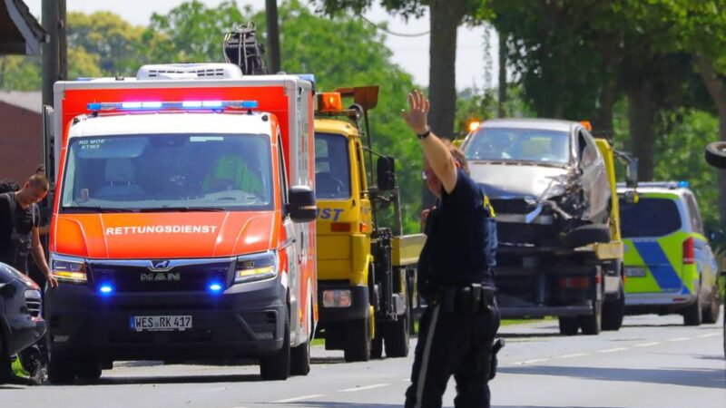 Einsatz der Polizei: Zwei Verletzte nach Unfall in Menzelen