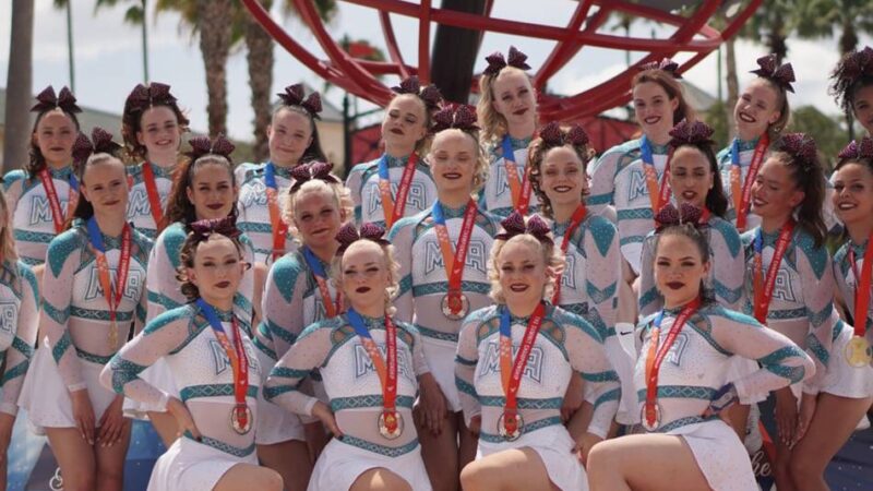 Rheinbergerin erfolgreich in Florida: Cheerleaderin aus Borth bei der WM in den USA