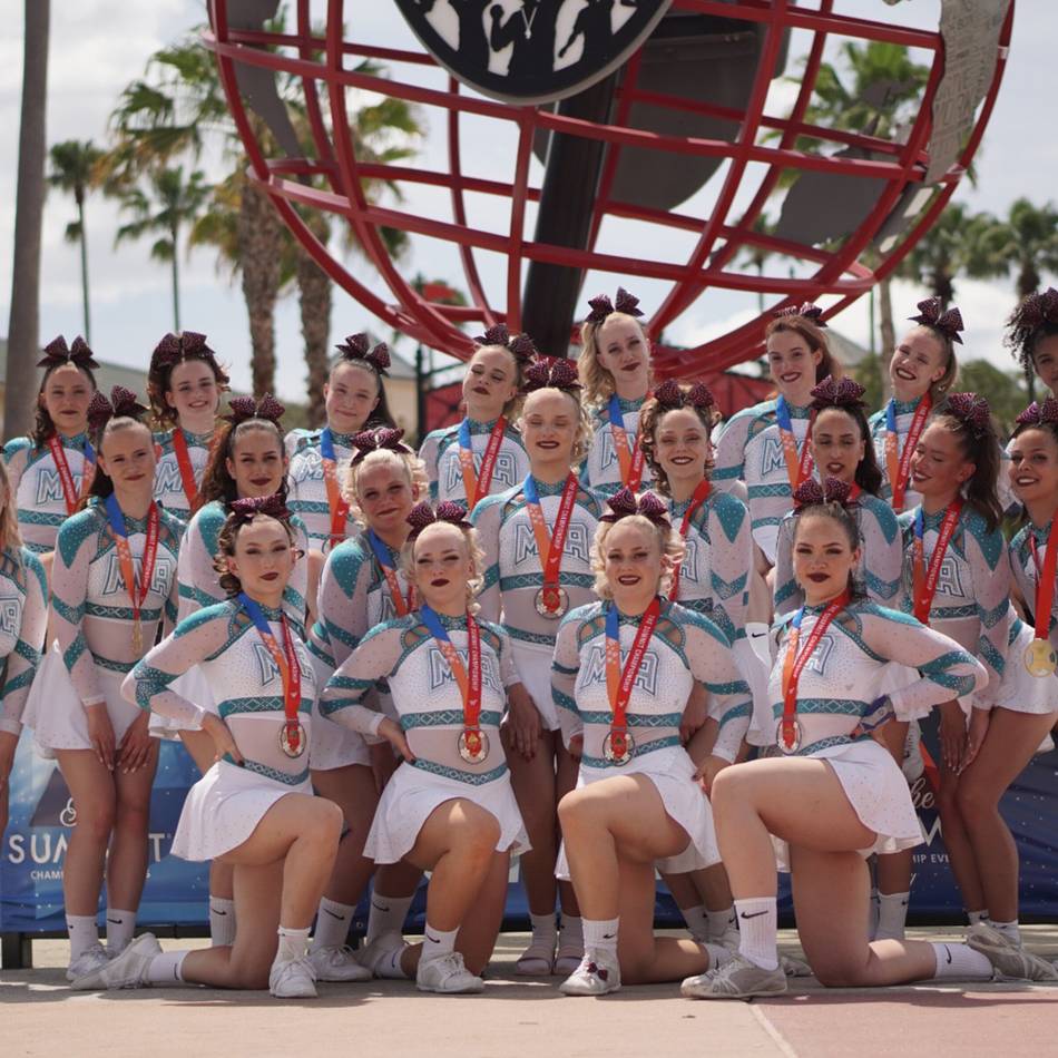 Rheinbergerin erfolgreich in Florida: Cheerleaderin aus Borth bei der WM in den USA