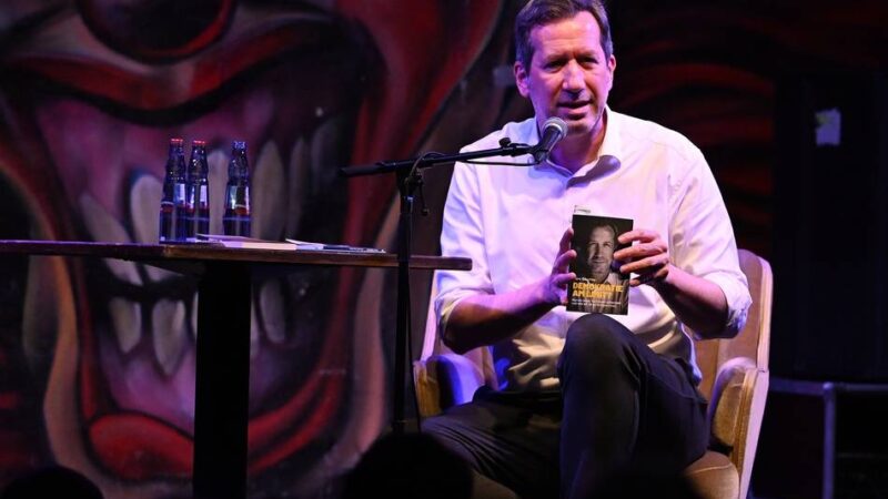 AJZ Bahndamm in Wermelskirchen: Gut besuchter Leseabend mit Marc Raschke