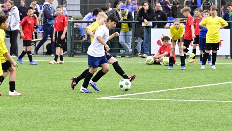 Fußballturnier in Mönchengladbach: Gymnasium Odenkirchen gewinnt AOK-Mini-Weltmeisterschaft