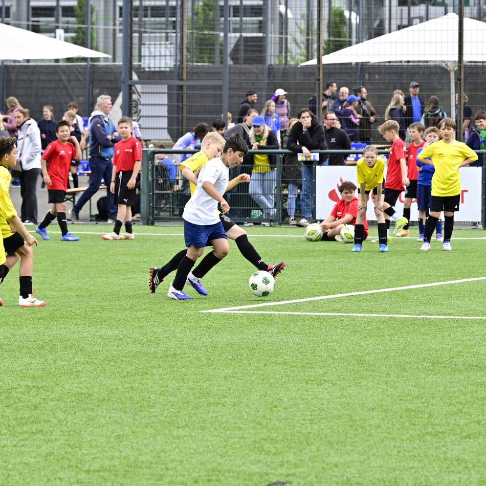 Fußballturnier in Mönchengladbach: Gymnasium Odenkirchen gewinnt AOK-Mini-Weltmeisterschaft