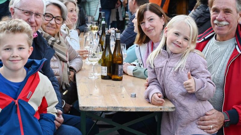 Hückeswagener Weinfest: Bahnhofsplatz besteht die Premiere