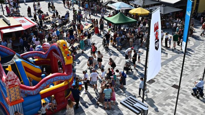 Saisonstart in Hückeswagen: Feierabendmarkt zieht auf den Bahnhofsplatz