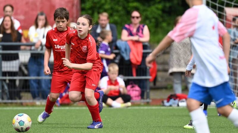 Erster „Provita-Cup“ in Dabringhausen: Es gibt Gewinner und Verlierer – das genießen die jungen Fußballer