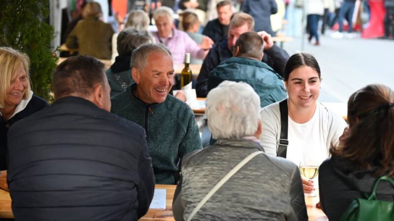 Wirtschaftsförderung in Radevormwald: Feierabendmarkt kehrt nochmal auf den Schlossmacherplatz zurück