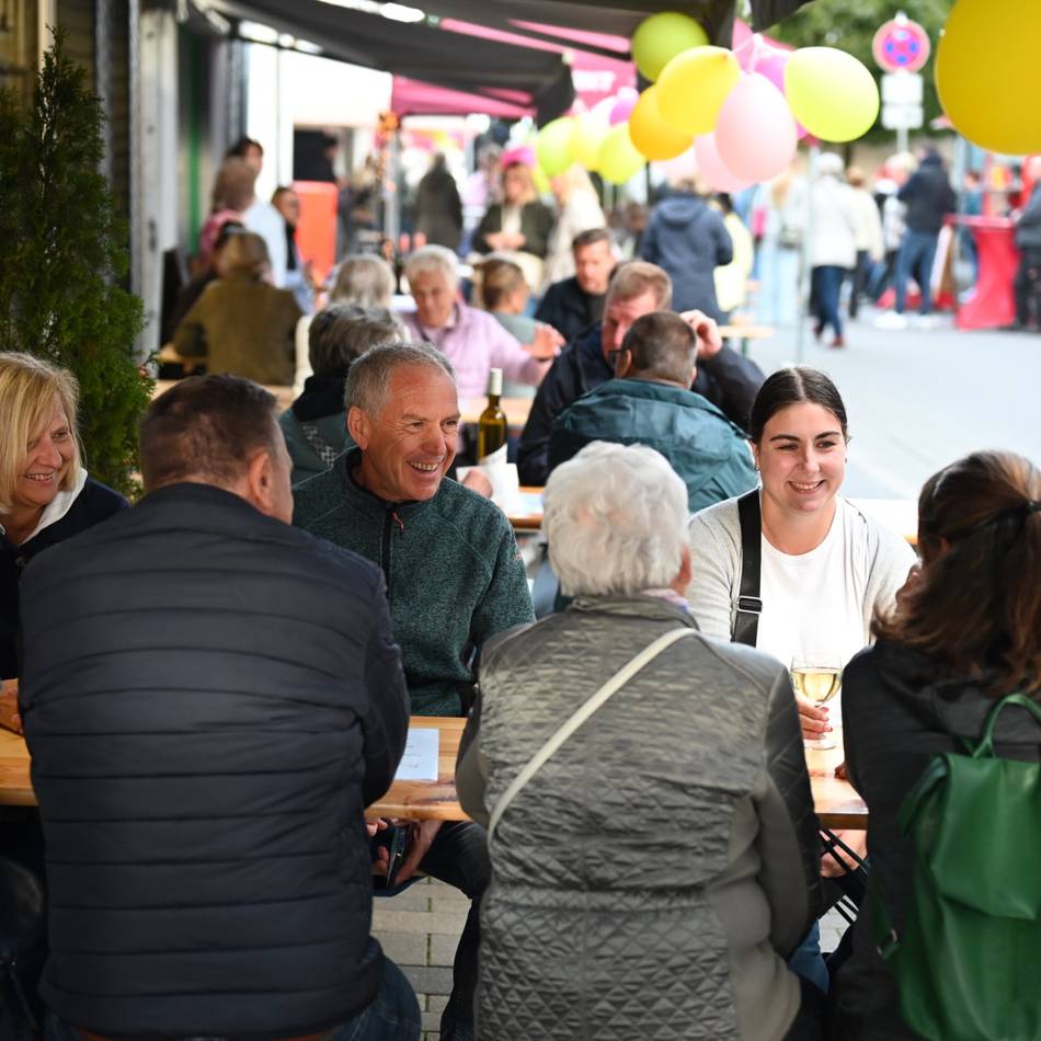 Wirtschaftsförderung in Radevormwald: Feierabendmarkt kehrt nochmal auf den Schlossmacherplatz zurück