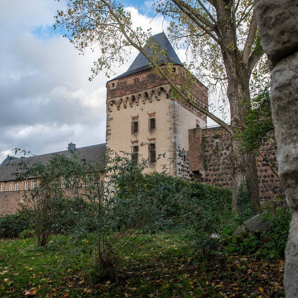 Burg Friedestrom: Führung in Zons – einen Blick in den sonst verschlossenen Torturm werfen