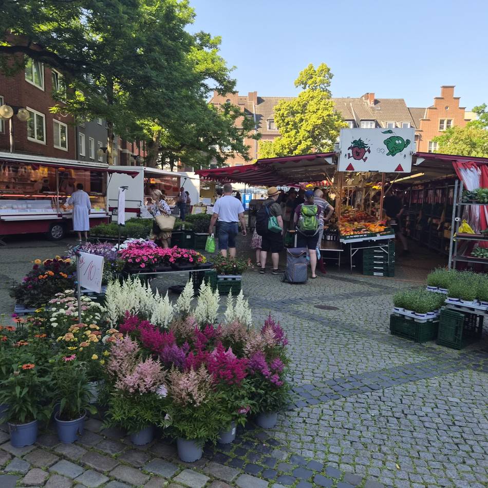 Kritik am Neusser Wochenmarkt nimmt zu: Wochenmarkt soll attraktiver werden