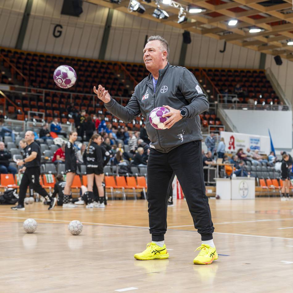 Hildener trainiert Leverkusener Torhüterinnen: Arbeit beim Rekordmeister – der Handball ist Halbachs Welt