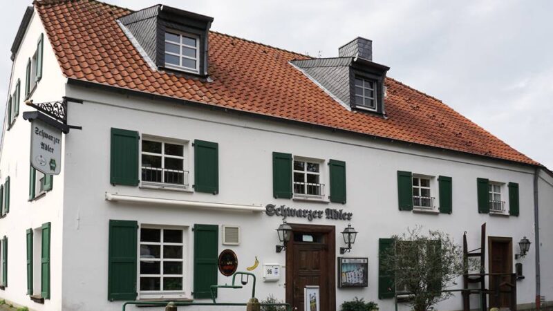 Ausgehen in Rheinberg: Der Schwarze Adler wird am Samstag zur Disco
