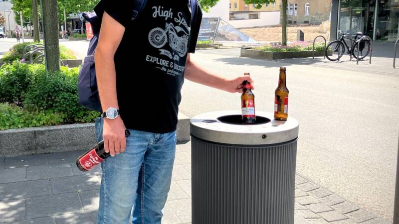 Neuer Pfand-Behälter in Mönchengladbach: „Das könnte bei den vielen Pfandsammlern Streit auslösen“