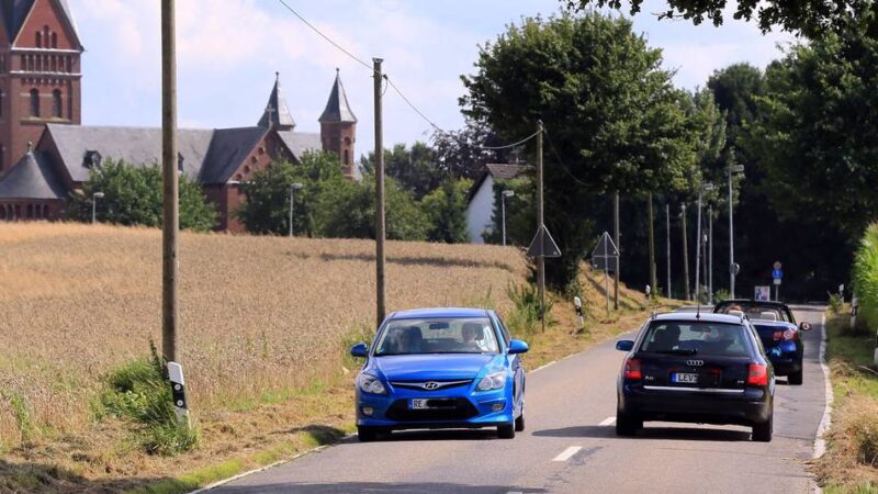 Brauchtum in Leverkusen: Schützen feiern im Schatten der Neuboddenberger Kirche