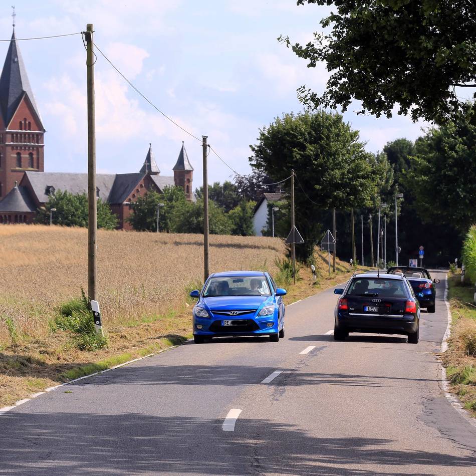 Brauchtum in Leverkusen: Schützen feiern im Schatten der Neuboddenberger Kirche