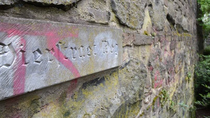 Fußweg in Neuss: Wierstraet-Weg bleibt noch lange gesperrt