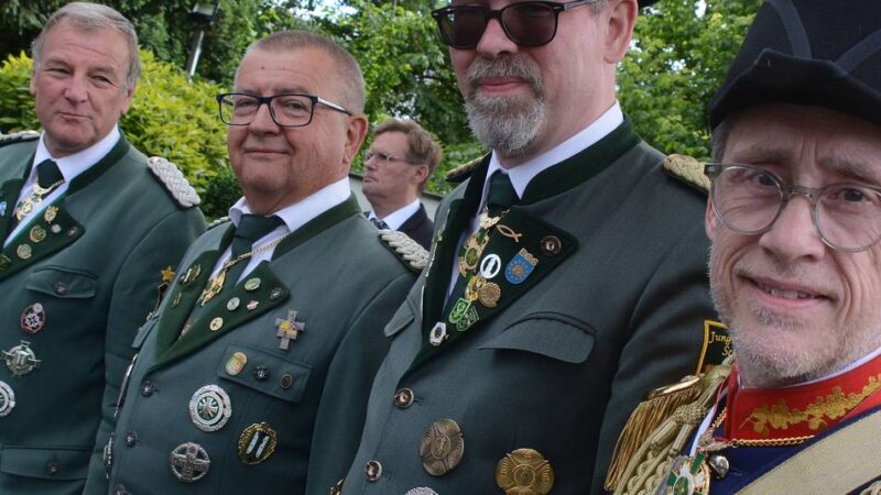 St.-Hubertus-Bruderschaft Hoisten: Überraschter Brudermeister erlebt Zapfenstreich mit Gänsehaut