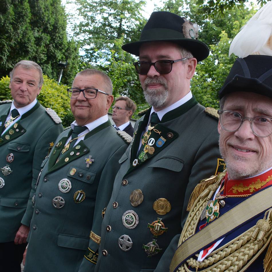 St.-Hubertus-Bruderschaft Hoisten: Überraschter Brudermeister erlebt Zapfenstreich mit Gänsehaut