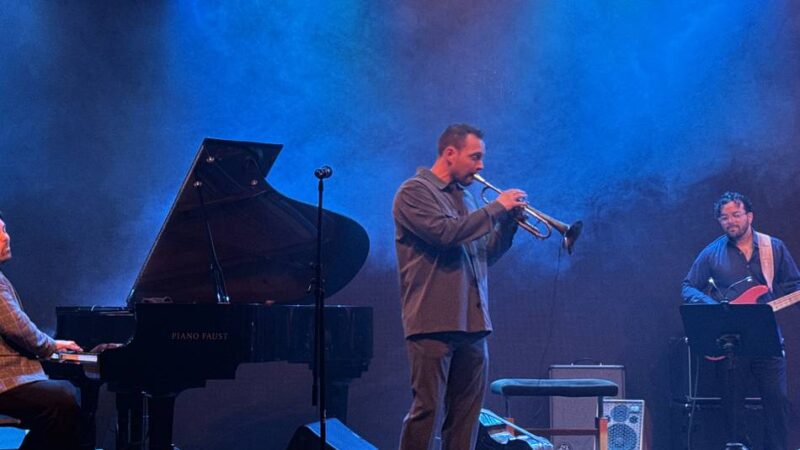 Hückeswagener Jazz-Brüder in Wipperfürth: Geburtstagsständchen in ausverkaufter Halle