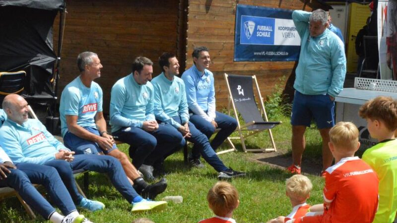 Fußballcamp in Wermelskirchen: Wenn Bundesliga-Erinnerungen auf den Sportplatz kommen
