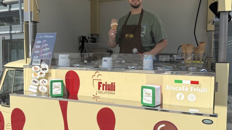 „Eiszeit“ in Hückeswagen: Frisch renovierter Eiswagen – direkt aus Bergamo