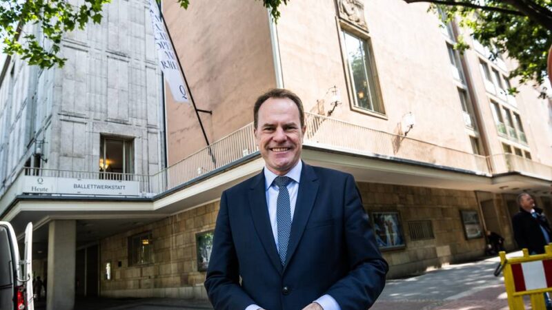 Betriebsversammlung in Düsseldorf: OB Keller verteidigt Aus für neue Oper vor enttäuschter Belegschaft