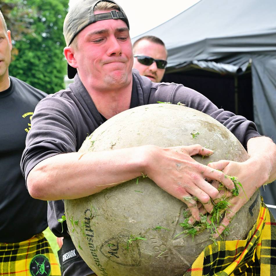 Sportler-Clans bei Highland Games in Oekoven: Erst der Hammerwurf, dann der Heiratsantrag