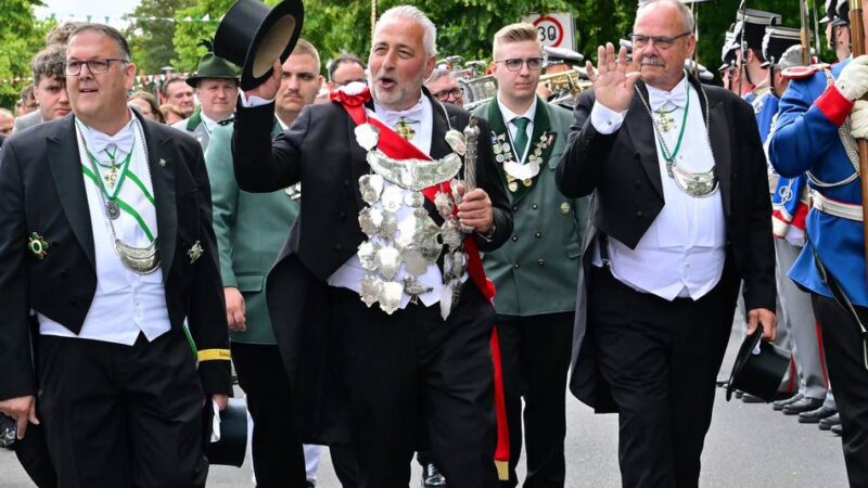Kaarster Schützenfest mit Nebenwirkungen: Zwischen Königsparade und Krönungsball zählt vor allem das Miteinander
