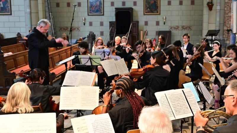 Veranstaltung in Jüchen: Wohlklingendes Chor- und Orchesterkonzert in St. Jakobus