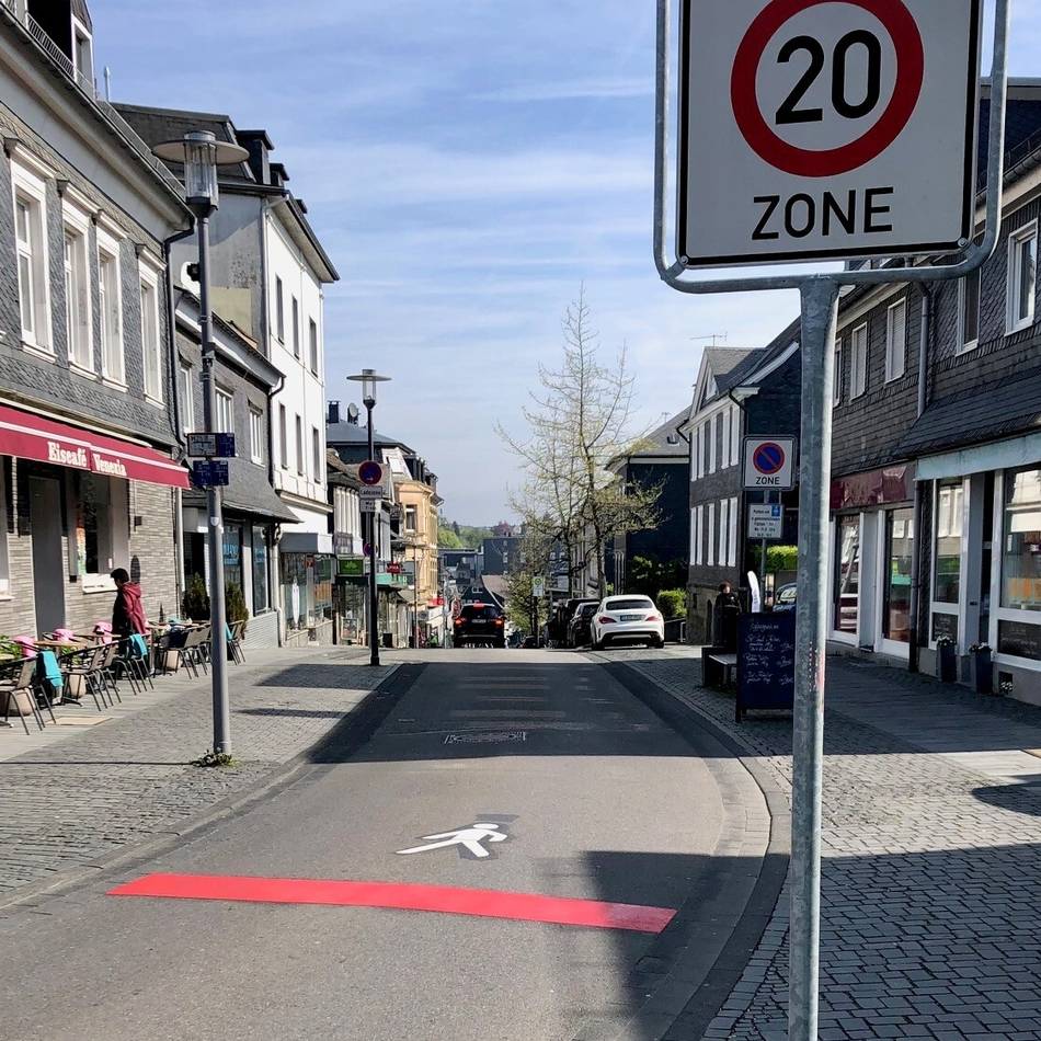 Querung Kölner Straße Wermelskirchen: Wie eine Fahrbahnmarkierung Fußgänger in falscher Sicherheit wiegt