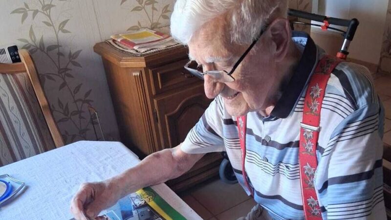 Fünf- bis 95-Jährige sammeln mit: Delhoven ist im Schützensticker-Fieber – 12.000 Aufkleber sind schon weg