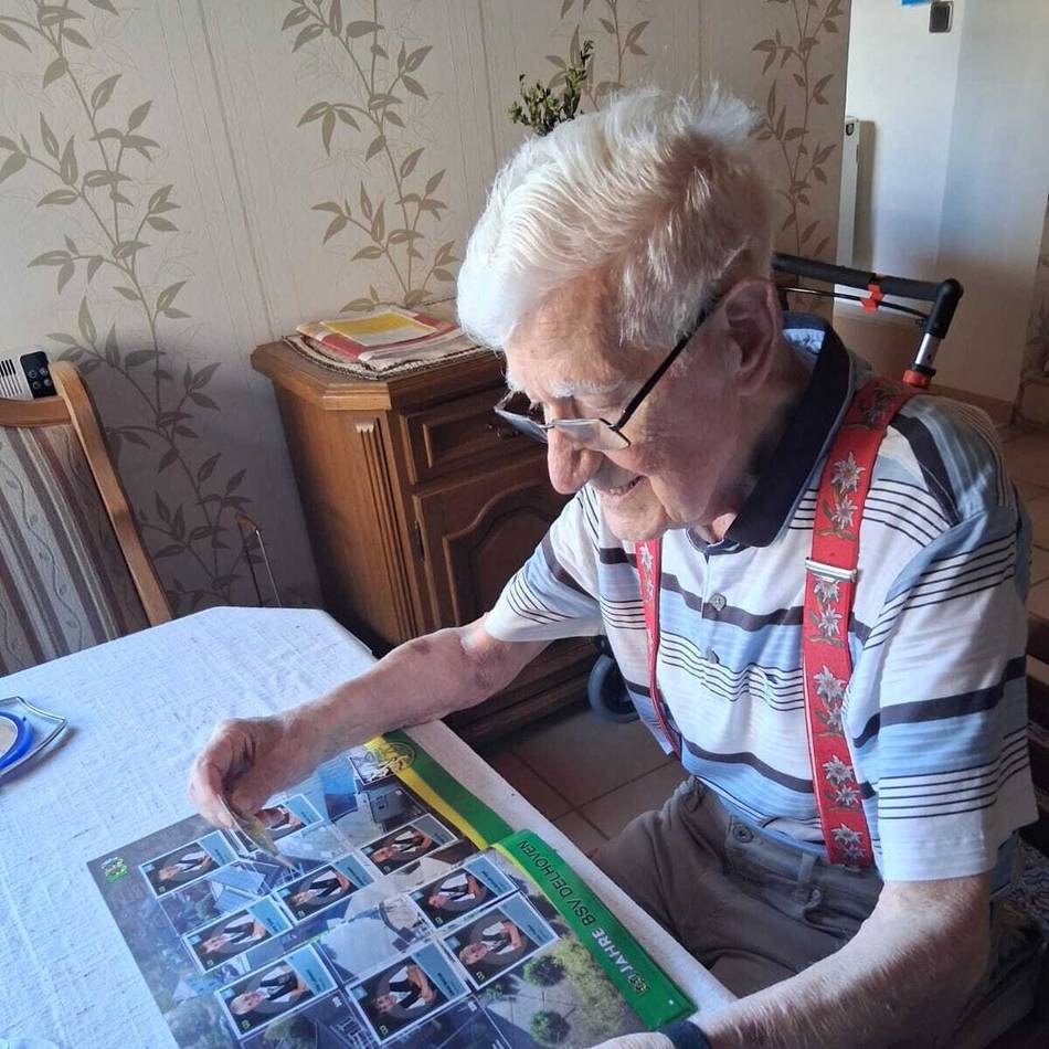Fünf- bis 95-Jährige sammeln mit: Delhoven ist im Schützensticker-Fieber – 12.000 Aufkleber sind schon weg