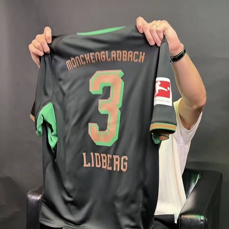 Ein Stürmer mit der 3: Gladbachs Lidberg erklärt seine ungewöhnliche Rückennummer