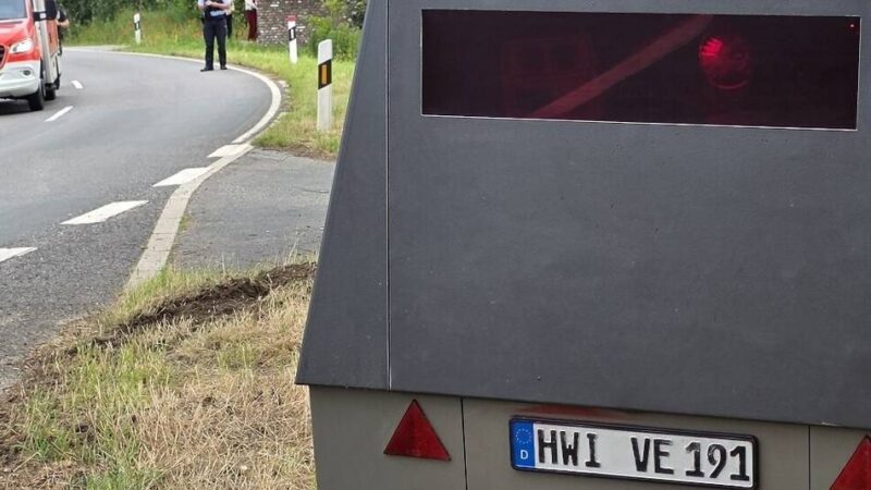 Schwerer Unfall in Winnekendonk: Polizei vermutet: „Blitzer-Panzer hat Motorradfahrer erschreckt“