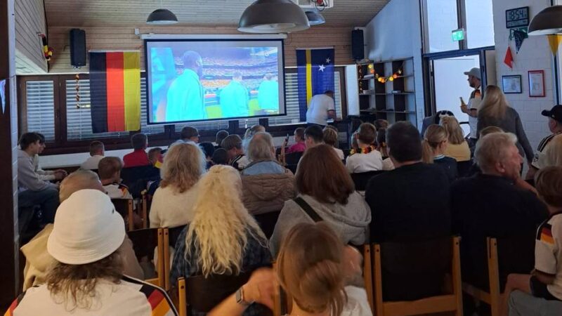 Public Viewing zur Fußball-WM in Mettmann: Bürgerverein Obschwarzbach zeigt Spiel gegen Ecuador zu später Stunde