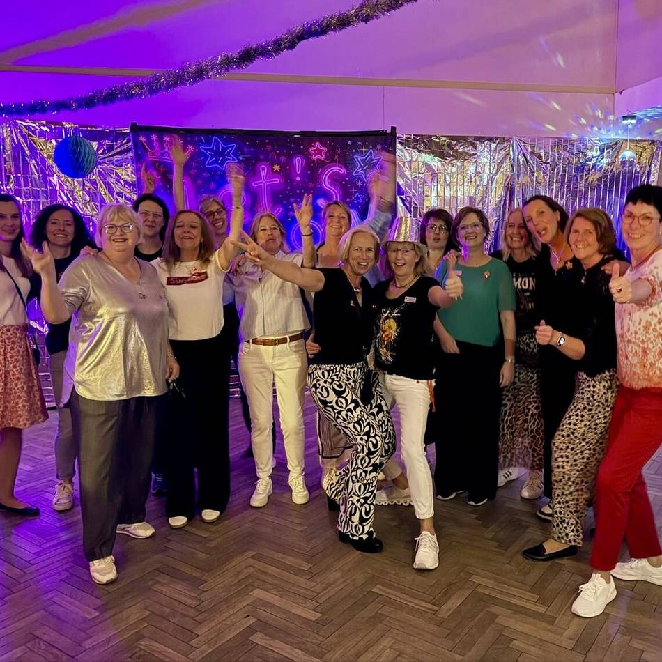 Lady Lions Langenfeld: Benefiz-Party bringt 2500 Euro für die Tafel