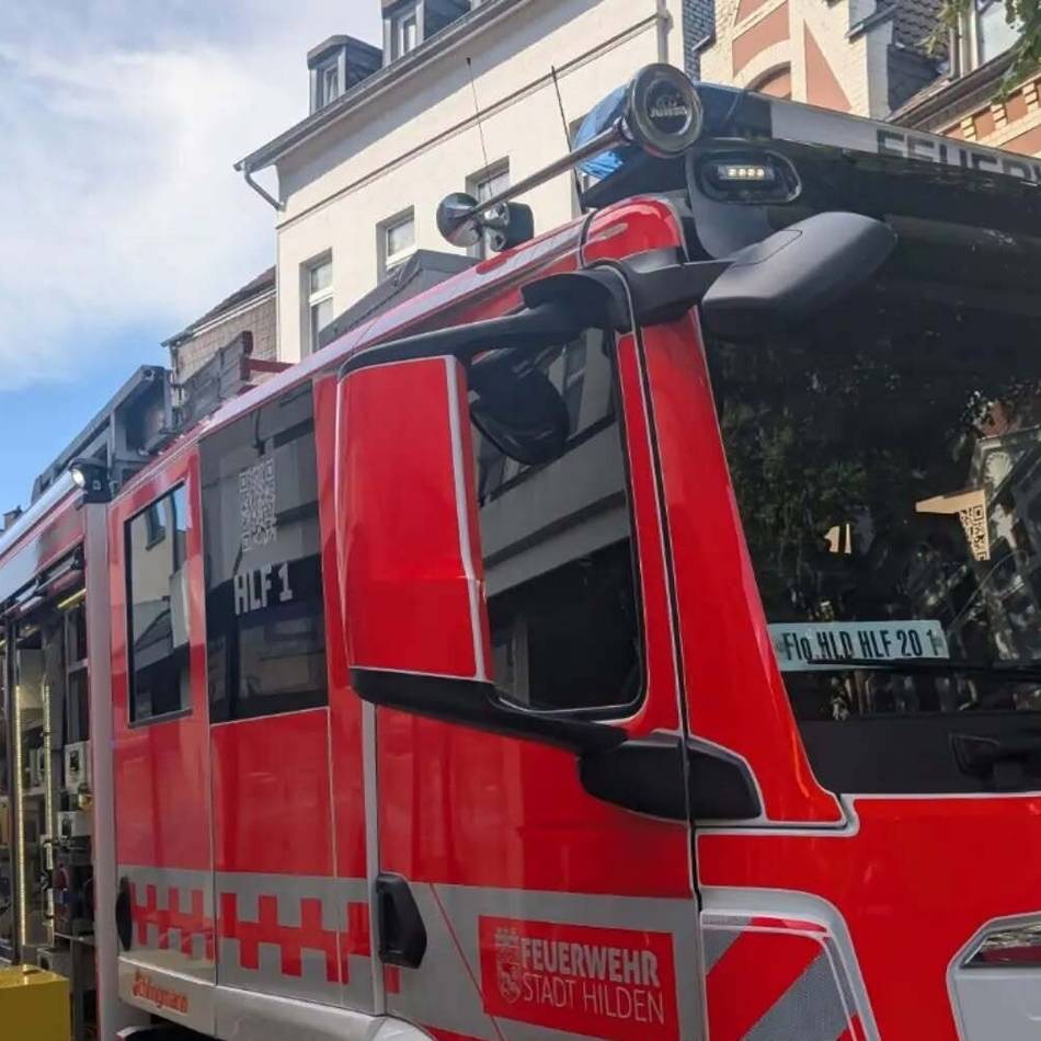 Einsatz in Hilden: Küchenbrand am Warrington-Platz: Person über Drehleiter gerettet