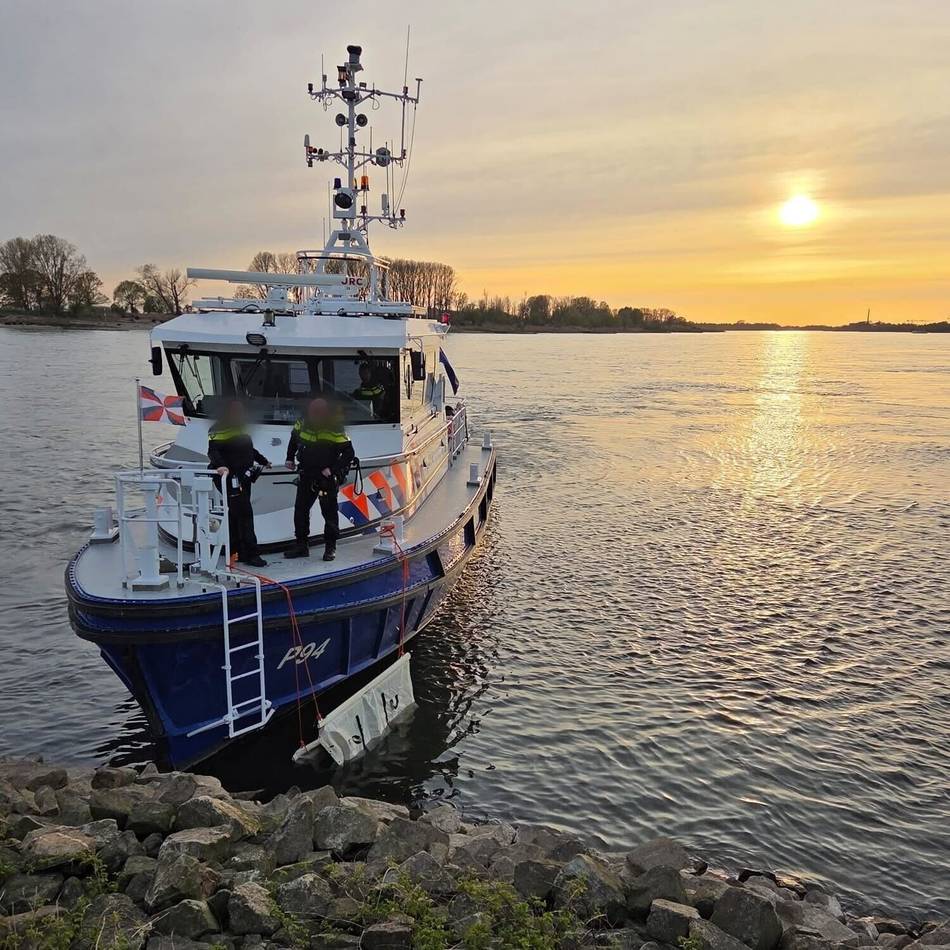Nahe der Grenze geborgen: Toter im Rhein bei Spijk ist junger Mann aus Deutschland