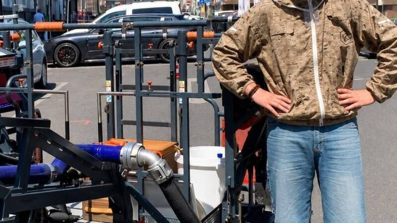 Einsatz in Mönchengladbach: Ein 15-Jähriger gegen 35.000 – und die Königin entwischt
