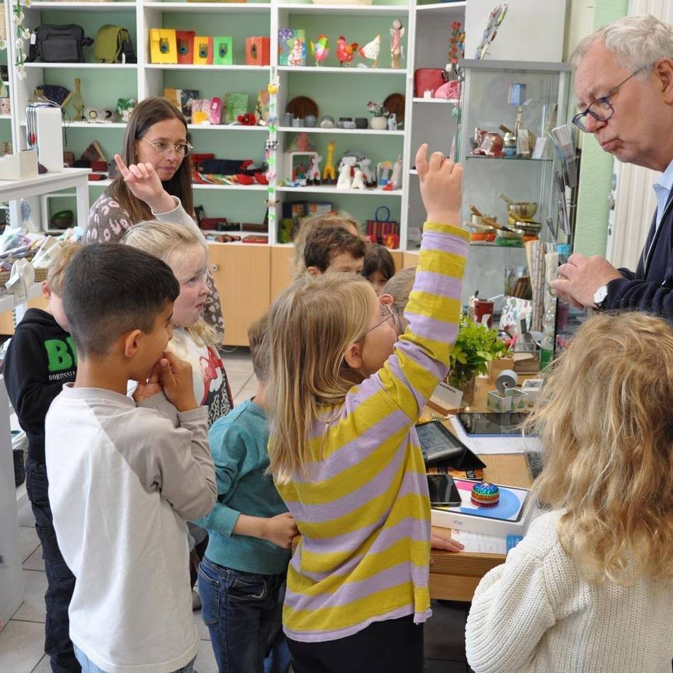 Zu Besuch im Weltladen Geldern: Grundschüler zeigen großes Interesse an fairem Handel
