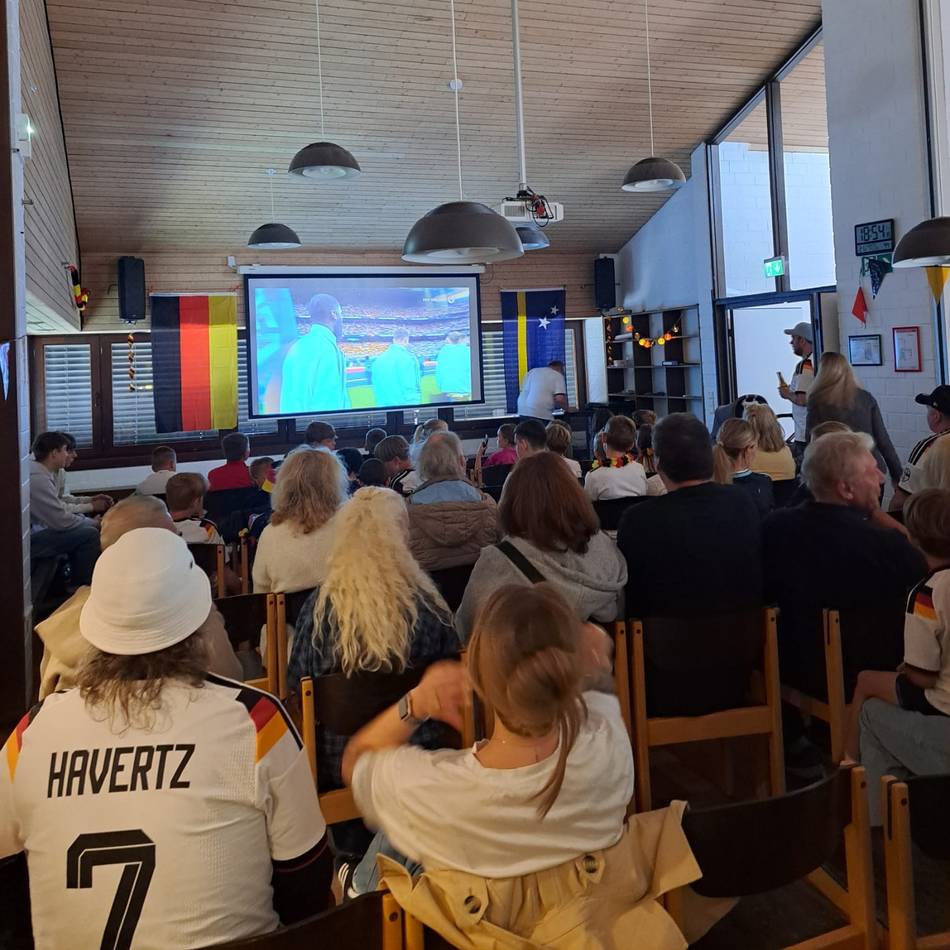 Public Viewing in Mettmann: Hier gibt’s das späte Deutschland-Spiel auf großer Leinwand