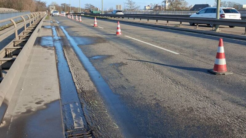 Bauarbeiten in Krefeld: Kommunalbetrieb sperrt Brücke Gladbacher Straße teilweise