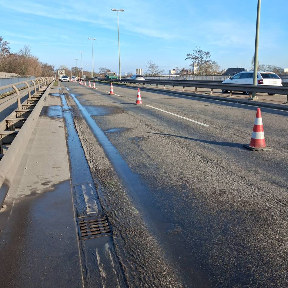 Bauarbeiten in Krefeld: Kommunalbetrieb sperrt Brücke Gladbacher Straße teilweise
