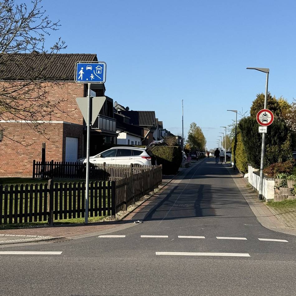 Straßenverkehr in Korschenbroich: Feldstraße in Pesch ist nun verkehrsberuhigter Bereich