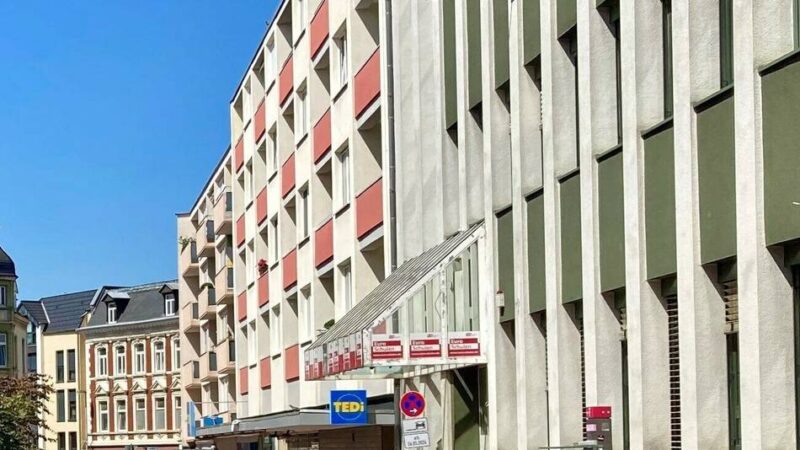 Straßenreiniger in Leverkusen verletzt: Politik fordert Konsequenzen nach Angriff auf TBL-Mann