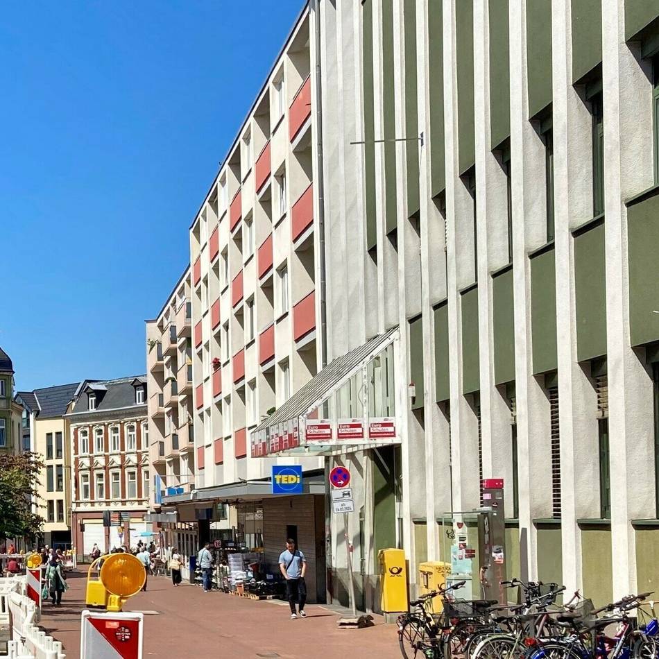 Straßenreiniger in Leverkusen verletzt: Politik fordert Konsequenzen nach Angriff auf TBL-Mann