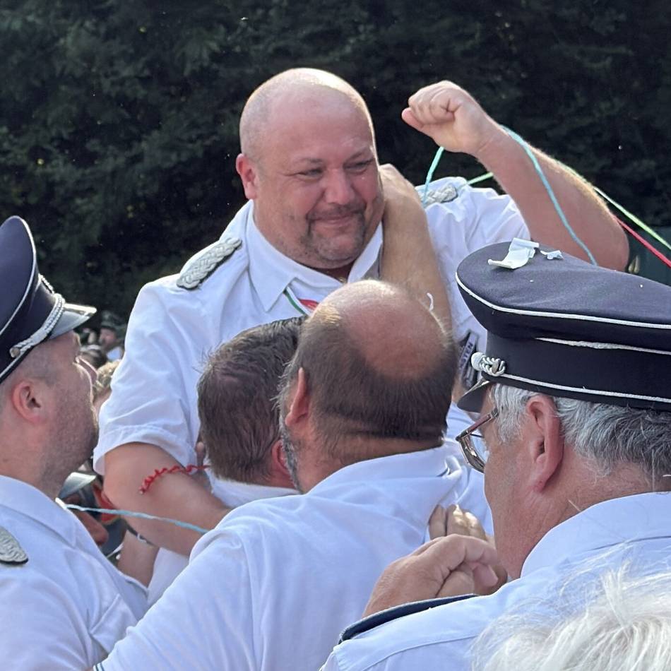 Im zweiten Anlauf hat es geklappt: Mit dem 39. Schuss – „Stocki“ ist neuer Kronprinz in Hoisten