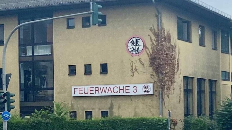 Ermittlungen in Duisburg: Rettungsdienst-Mitarbeiter sollen Patienten misshandelt und fotografiert haben