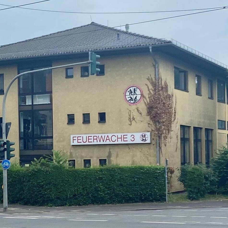 Ermittlungen in Duisburg: Rettungsdienst-Mitarbeiter sollen Patienten misshandelt und fotografiert haben
