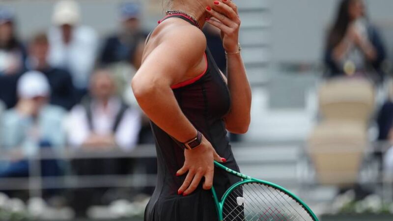 Topfavoritin scheidet spektakulär aus: „Am liebsten mit Tennis aufhören“ – Sabalenka verliert bei den French Open